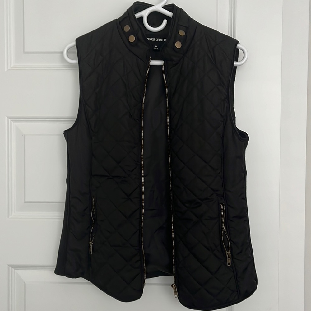 Black puffer vest medium
